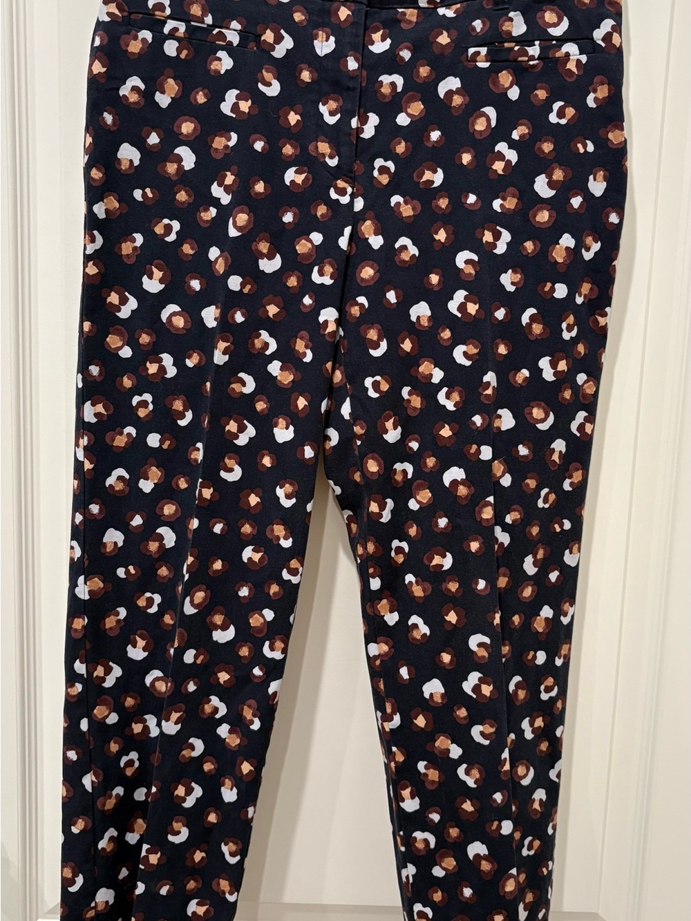 Fall Perfect Ann Taylor Navy Blue Leopard Print Cropped Pants – Size 6 (EUC)